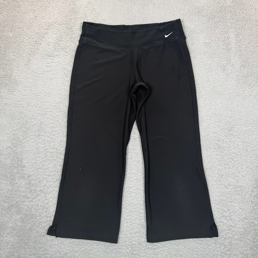 Vintage Nike FIT DRY Women Black Flare Leg Athletic crop Pants Meduim Gym